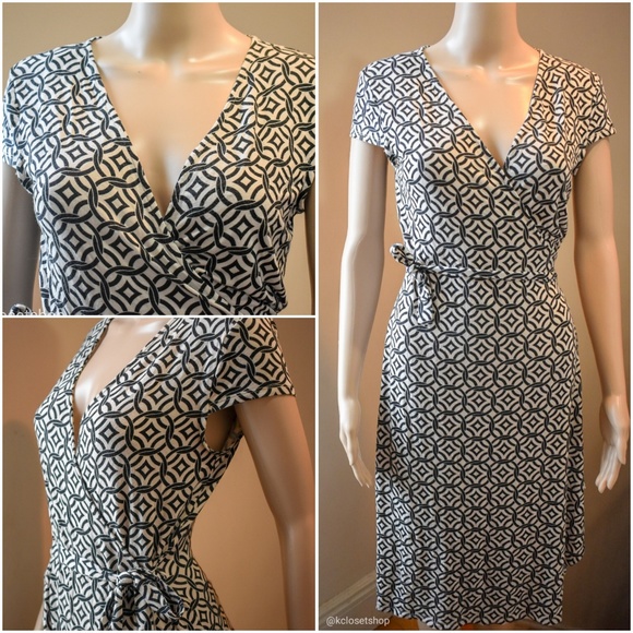 Short Sleeve Patterned Wrap Dress - M - Picture 3 of 10